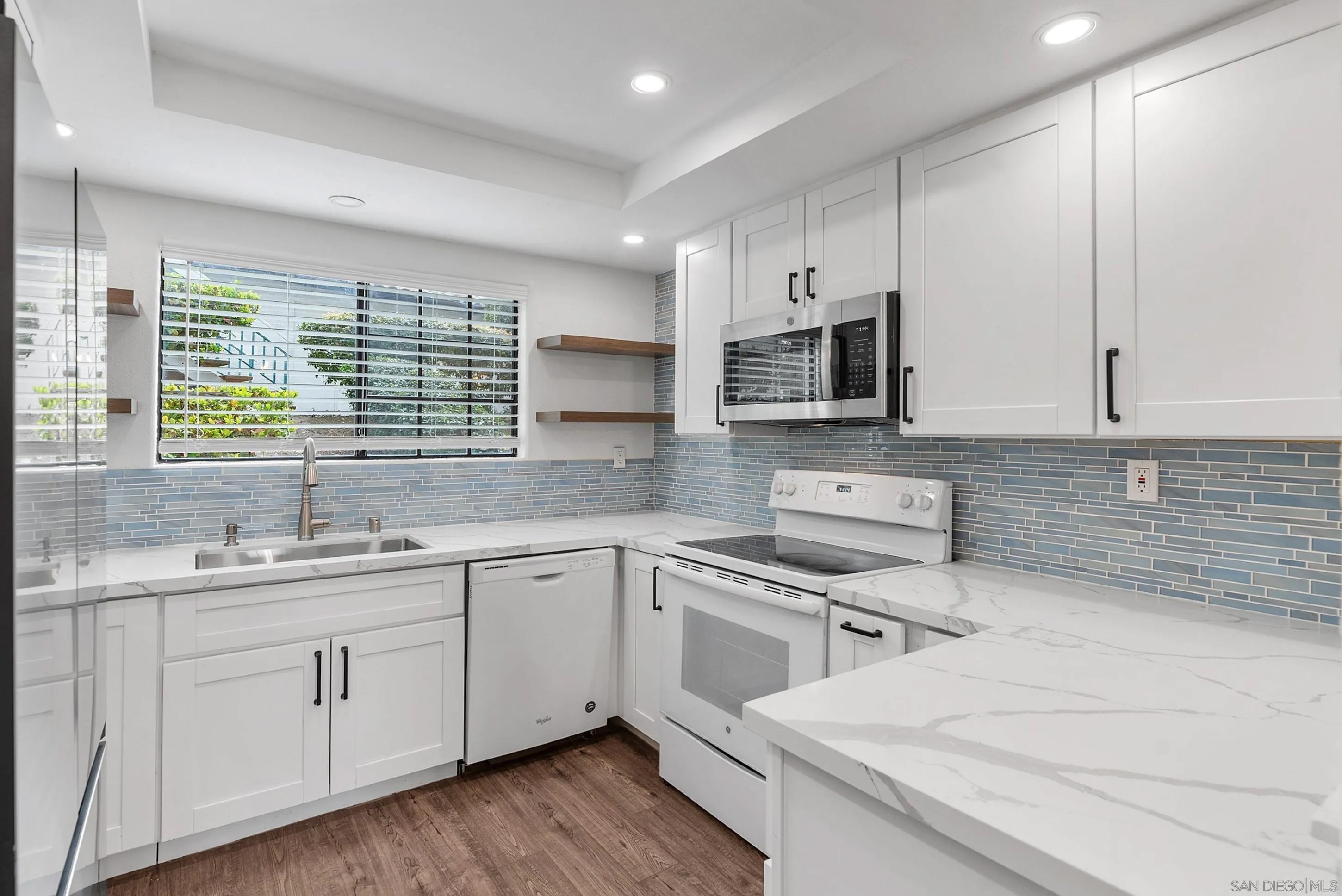 16232 Avenida Venusto B