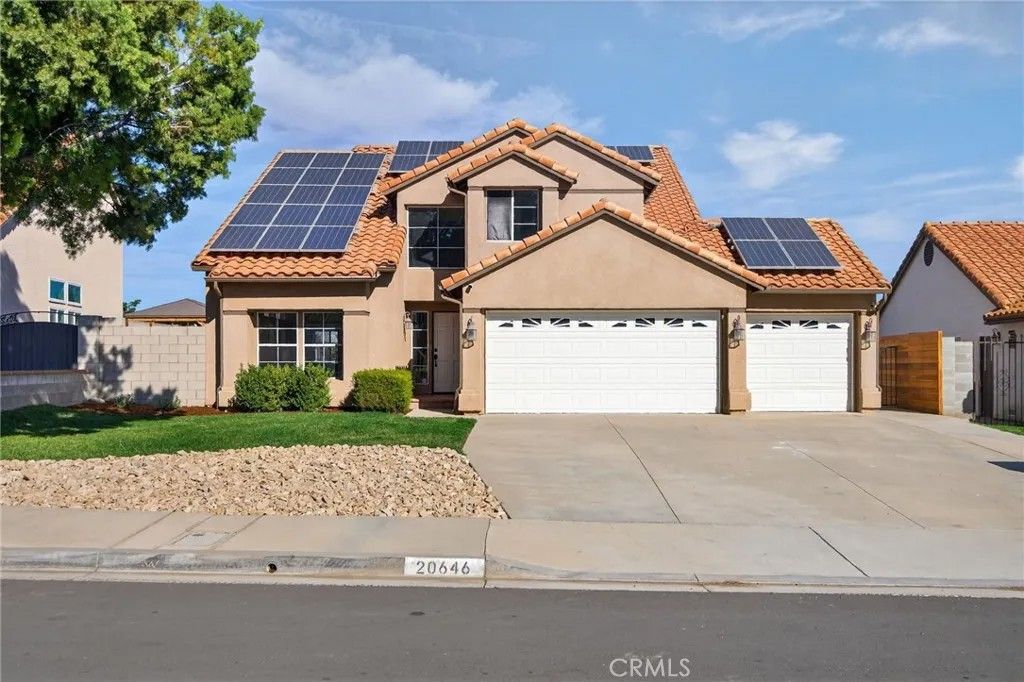 Photo of 20646 Mesa Oak Dr, Riverside, CA 92508 (MLS # IV25278650)