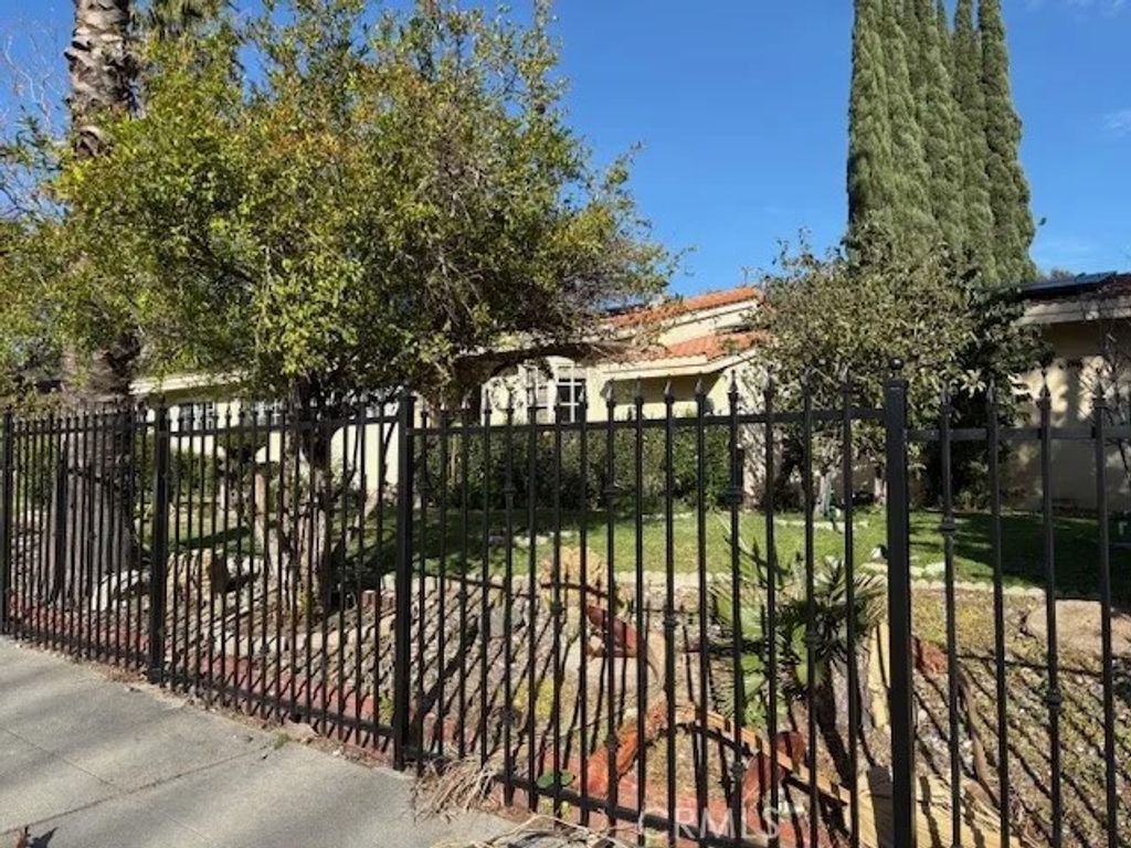 Photo of 10918 Reseda Blvd, Porter Ranch, CA 91326 (MLS # SR26037537)