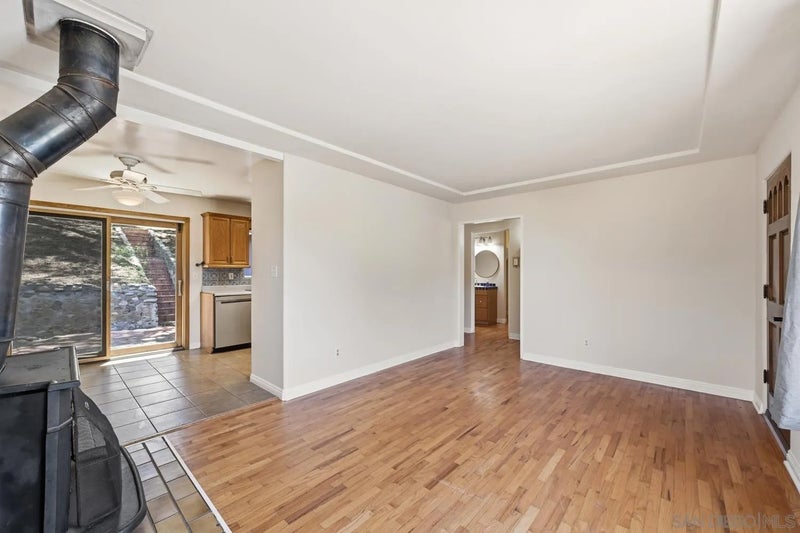 2015 Noble St.