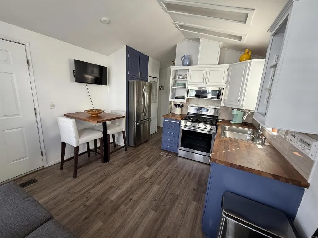1624 N Coast Highway 101 6