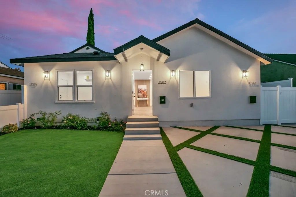 Photo of 11912 Elkwood Street, North Hollywood, CA 91605 (MLS # SR26018785)