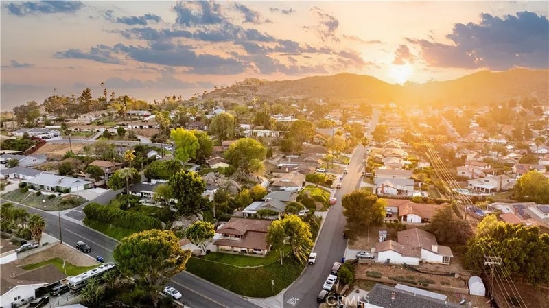 5425 Golden West