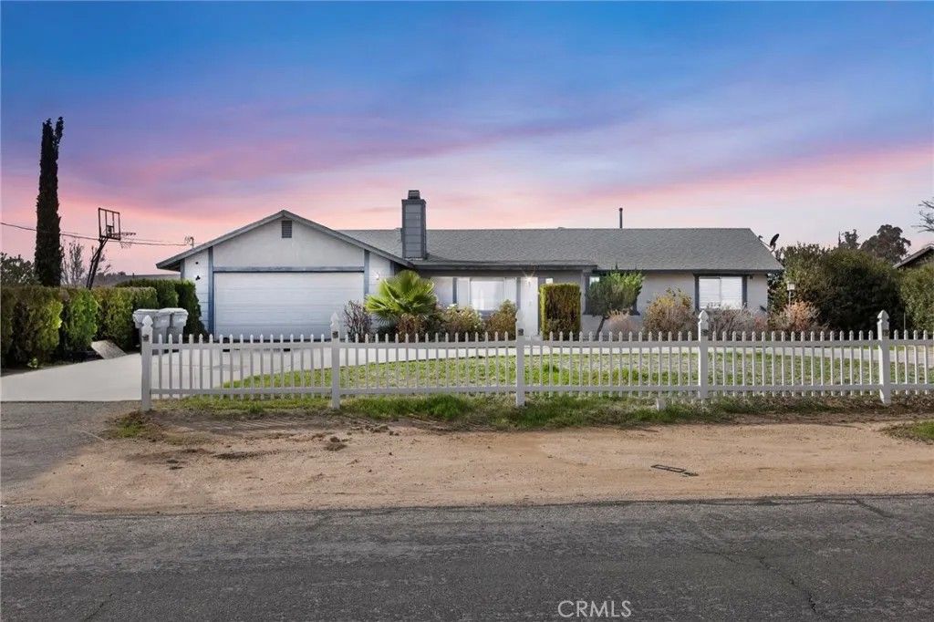 Photo of 17979 Chestnut Street, Hesperia, CA 92345 (MLS # HD26017122)