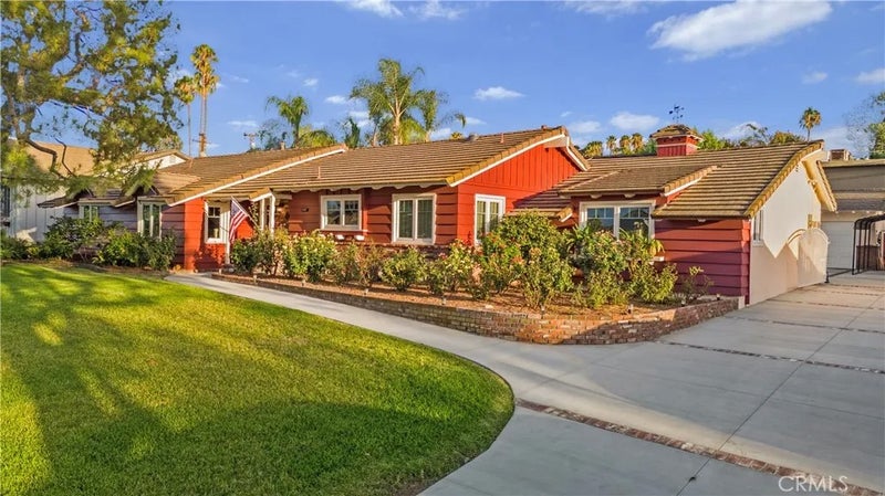 2524 E Evergreen