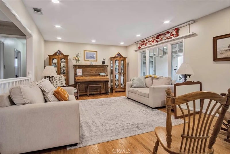 2524 E Evergreen