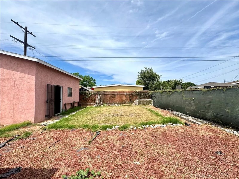 823 E 102nd