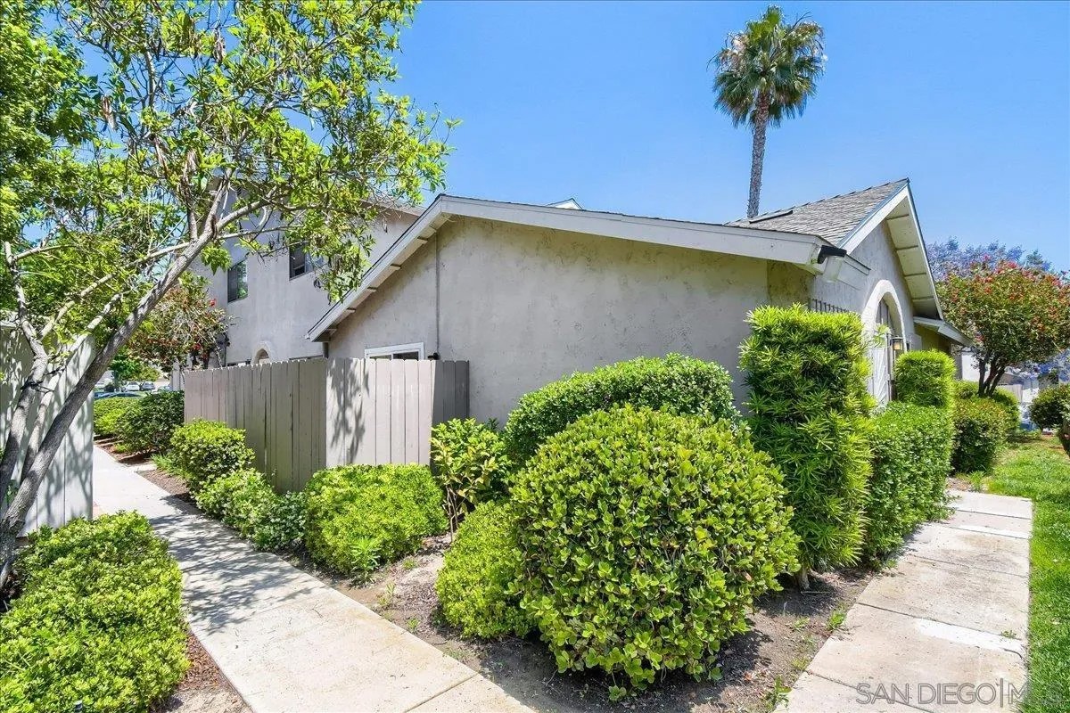 7876 Camino Huerta