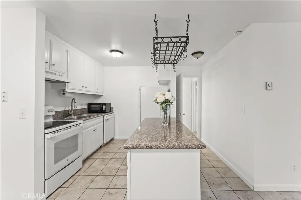 601 S Prospect 103