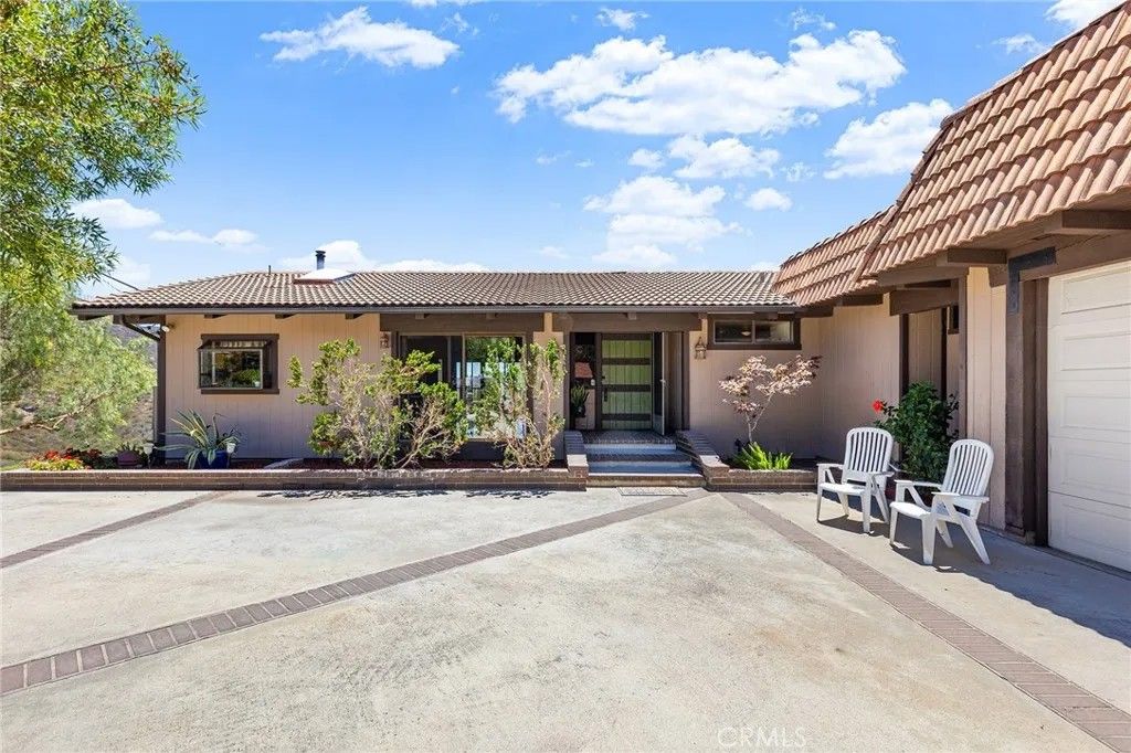 Photo of 750 Stewart Canyon, Fallbrook, CA 92028 (MLS # SW26150406)