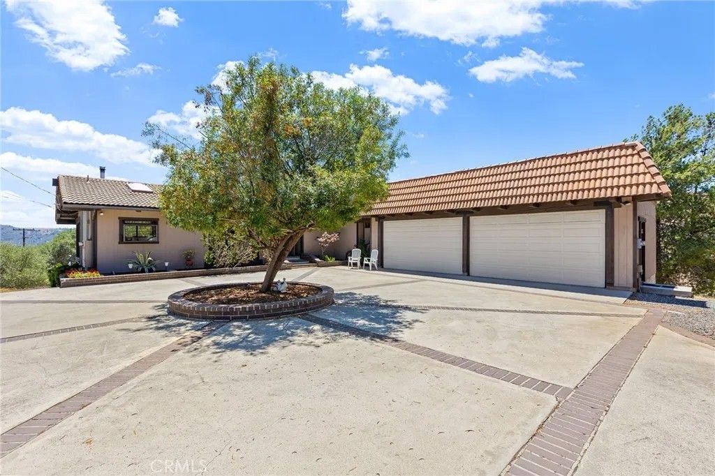 Photo of 750 Stewart Canyon, Fallbrook, CA 92028 (MLS # SW26150406)