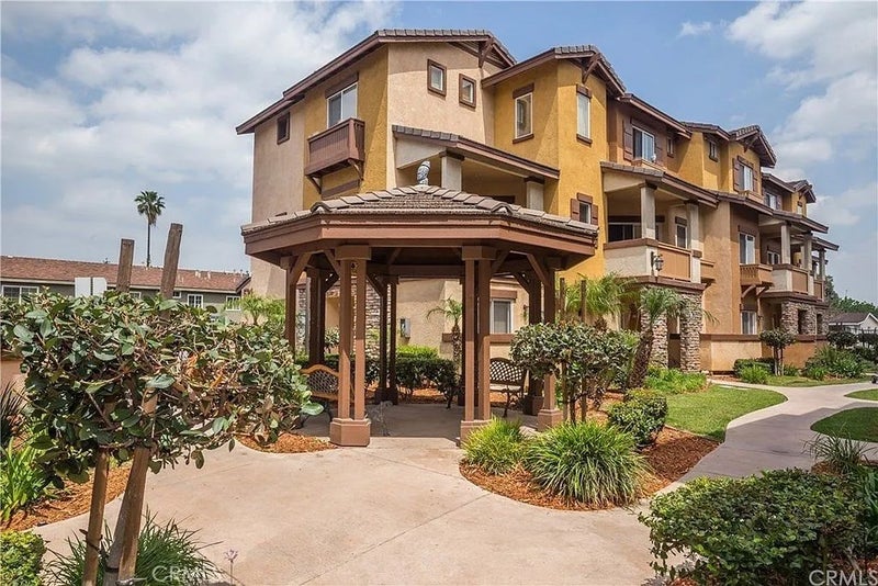 521 N Lark Ellen B