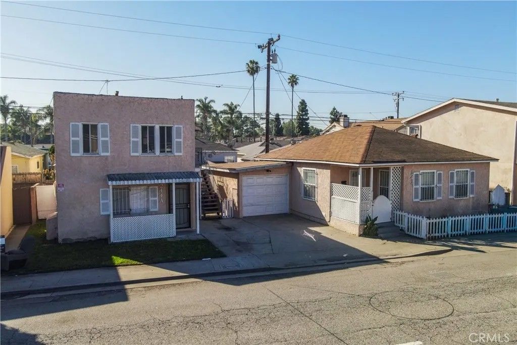 Photo of 242 E Del Amo Blvd, Long Beach, CA 90805 (MLS # SB26028153)