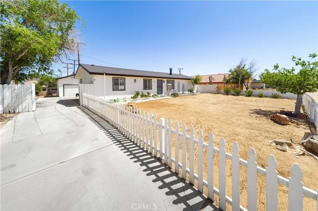 Photo of 8603 S Loop Boulevard, California City, CA 93505 (MLS # SR26087213)