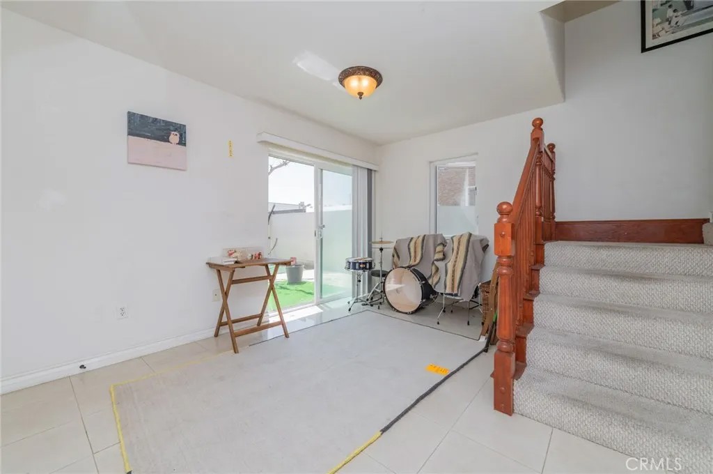 636 E 220th