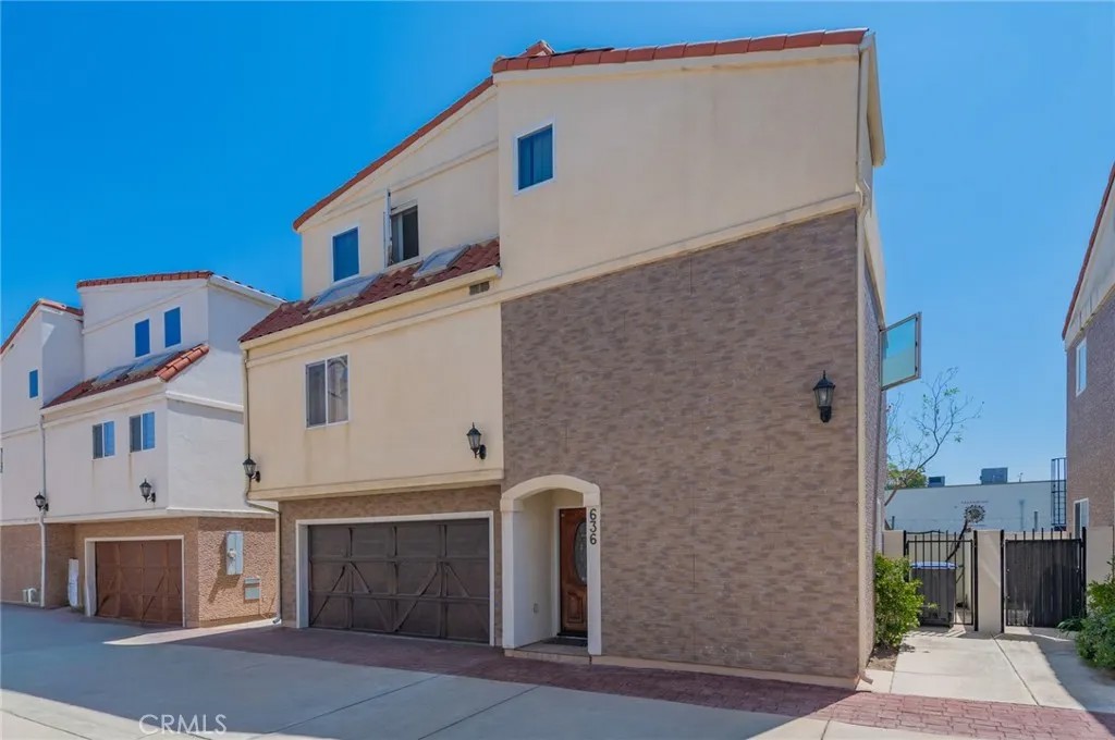 636 E 220th