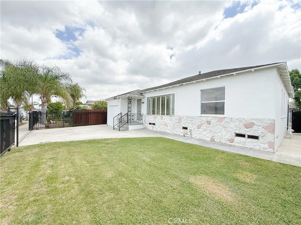 Photo of 1410 W School Street, Compton, CA 90220 (MLS # IG26071723)