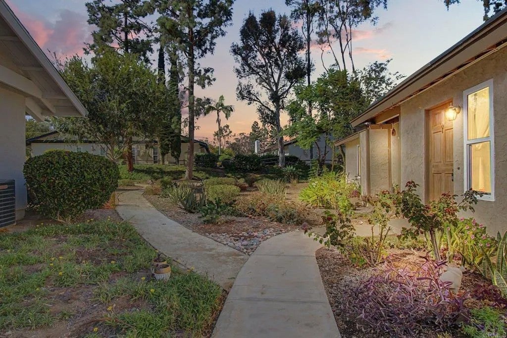 10028 Chavacan Lane