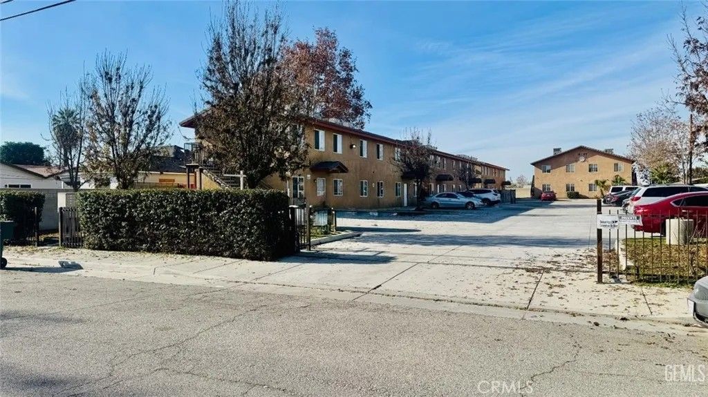 Photo of 117 N St, Bakersfield, CA 93304 (MLS # SR25280923)