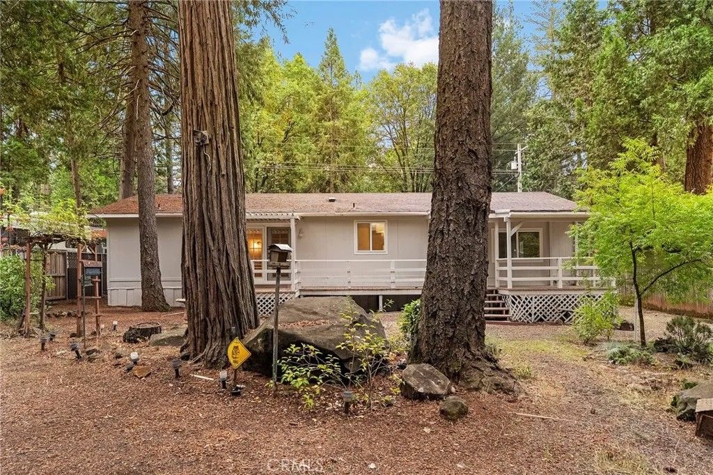 Photo of 14810 Glenwood Drive, Magalia, CA 95954 (MLS # SN25241135)