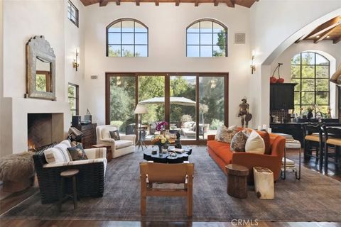 Photo of 2040 Mckain Street, Calabasas, CA 91302 (MLS # SR26056238)