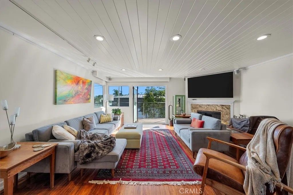 Photo of 760 Manhattan Beach Blvd #B, Manhattan Beach, CA 90266 (MLS # PV26061448)