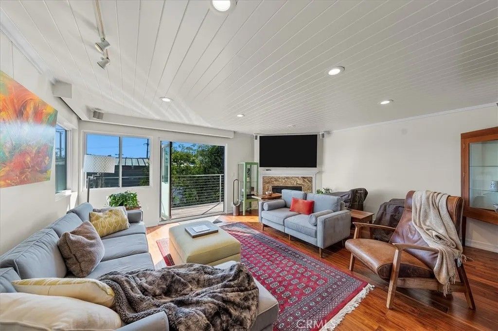 Photo of 760 Manhattan Beach Blvd #B, Manhattan Beach, CA 90266 (MLS # PV26061448)