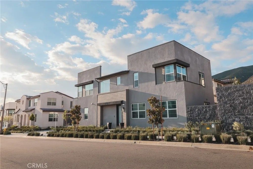 Photo of 15818 Caterpillar Dr, Fontana, CA 92336 (MLS # CV25282455)