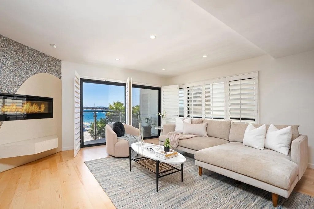 2820 BAYSIDE WALK 6