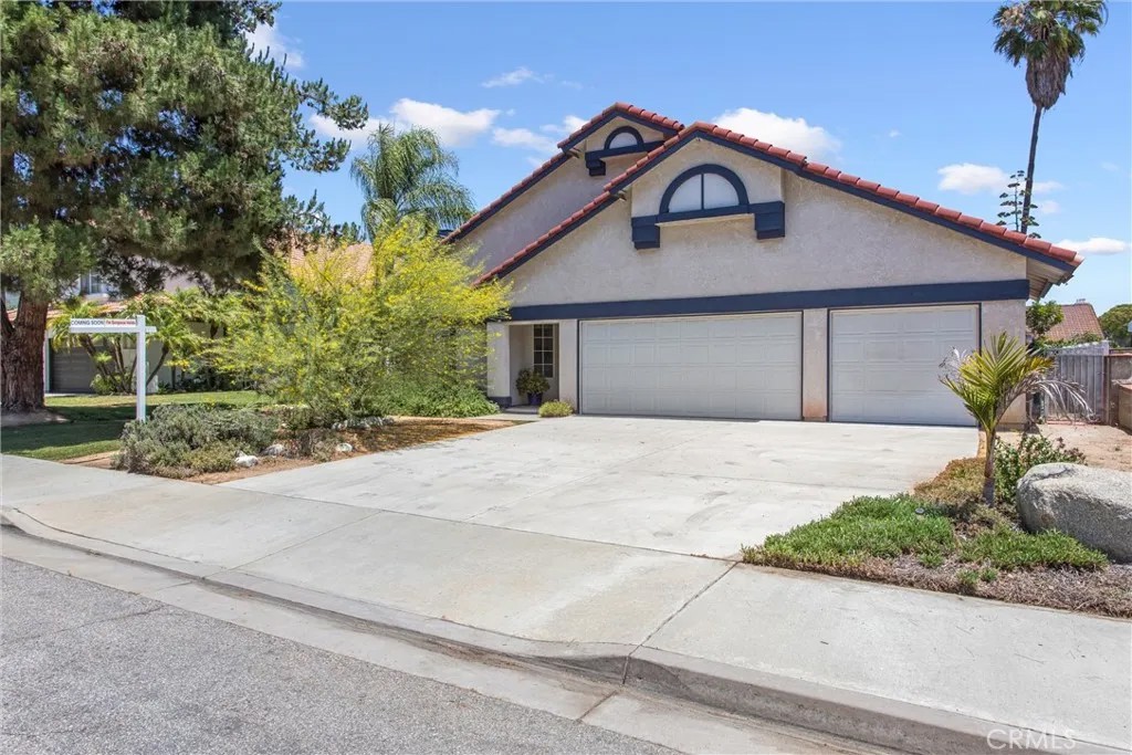 8742 Feathertop Road