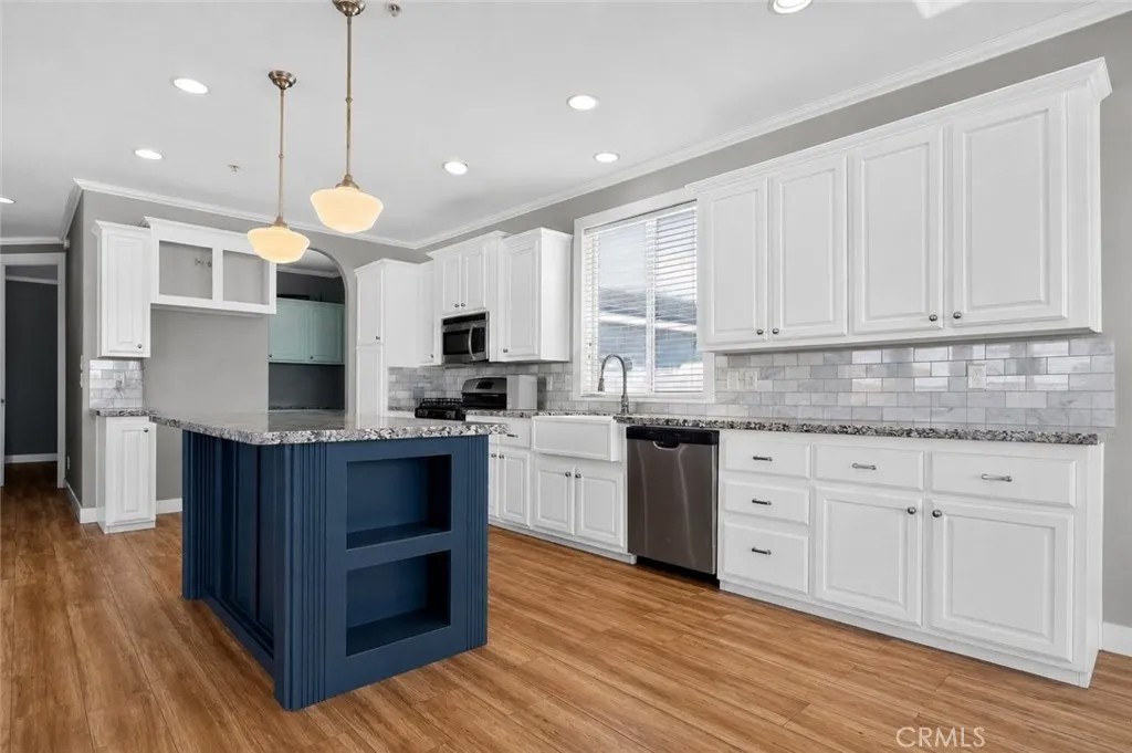 11152 E Avenue V12