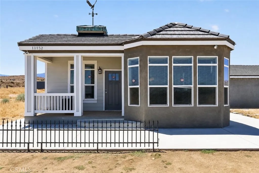 11152 E Avenue V12