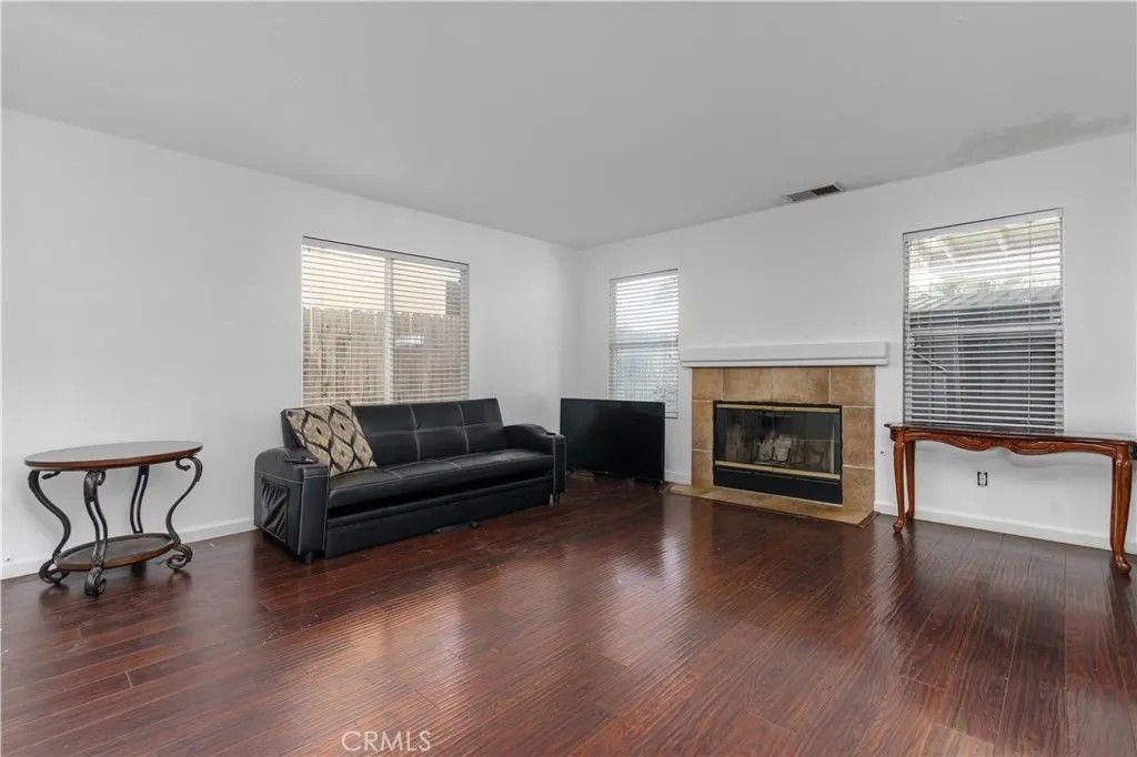 Photo of 260 Mahogany St, San Jacinto, CA 92582 (MLS # DW26039209)