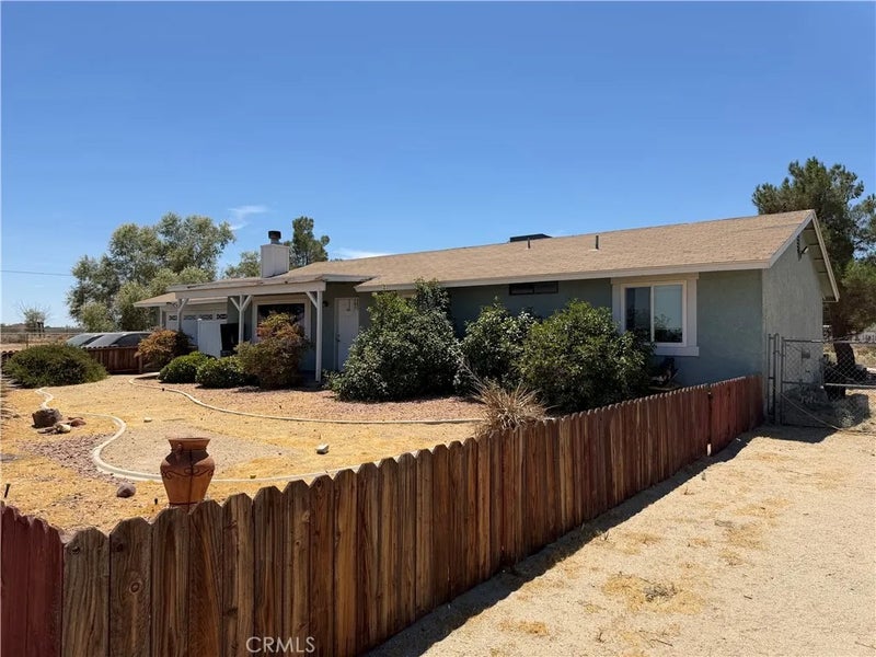 11540 E Avenue R2
