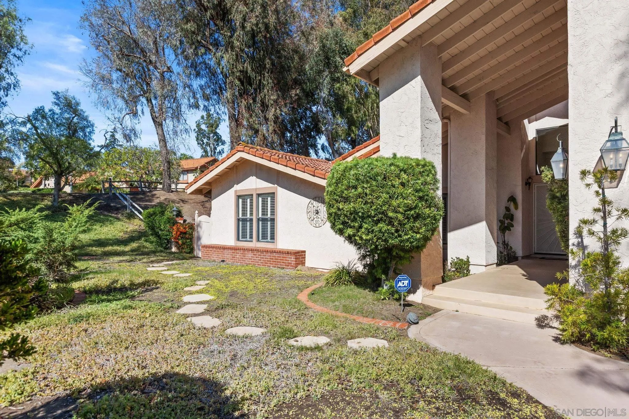 462 Avenida Adobe