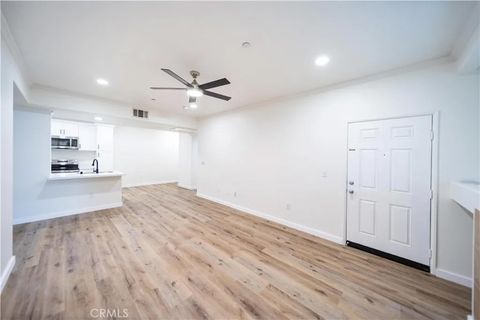 Tiny photo for 41410 Juniper St #812, Murrieta, CA 92562 (MLS # SW26016297)