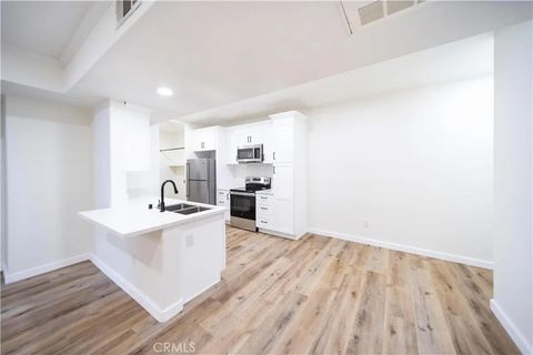 Tiny photo for 41410 Juniper St #812, Murrieta, CA 92562 (MLS # SW26016297)