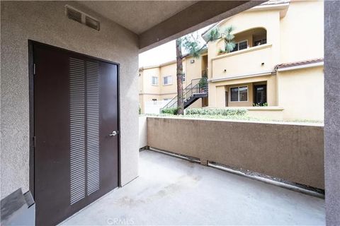 Tiny photo for 41410 Juniper St #812, Murrieta, CA 92562 (MLS # SW26016297)