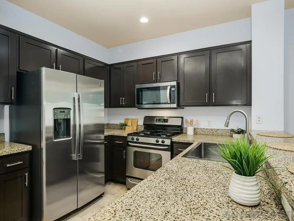 450 J St 3271