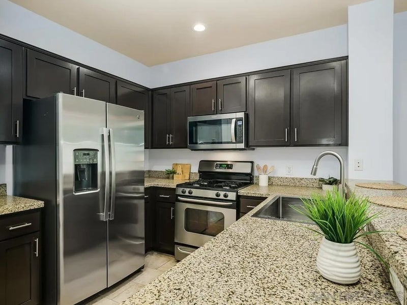 450 J St 3271