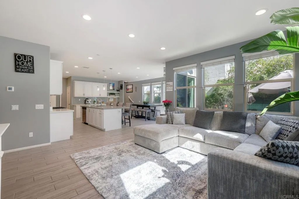 662 Gemstone Dr