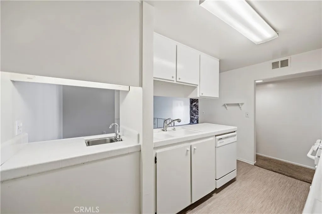 2501 S El Camino Real 23