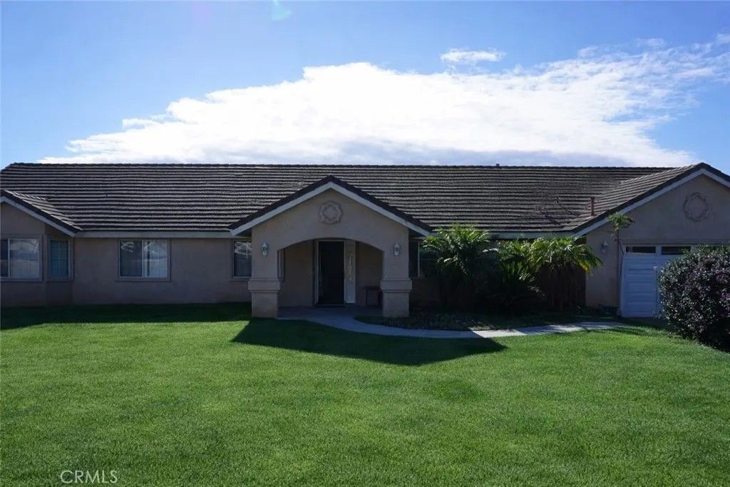 Photo of 19095 Glenwood Ave, Riverside, CA 92508 (MLS # IG26000940)