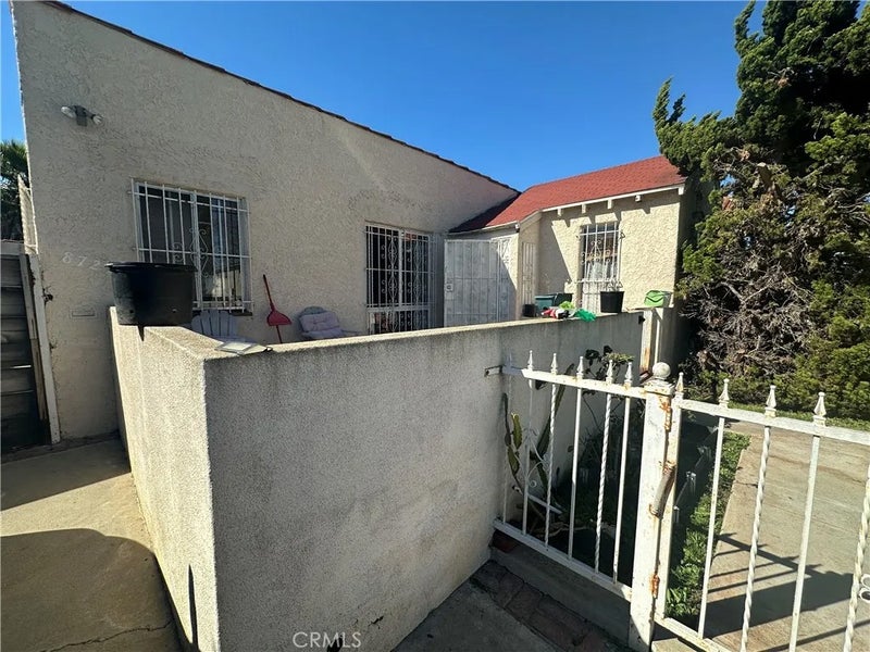 8725 S Denker