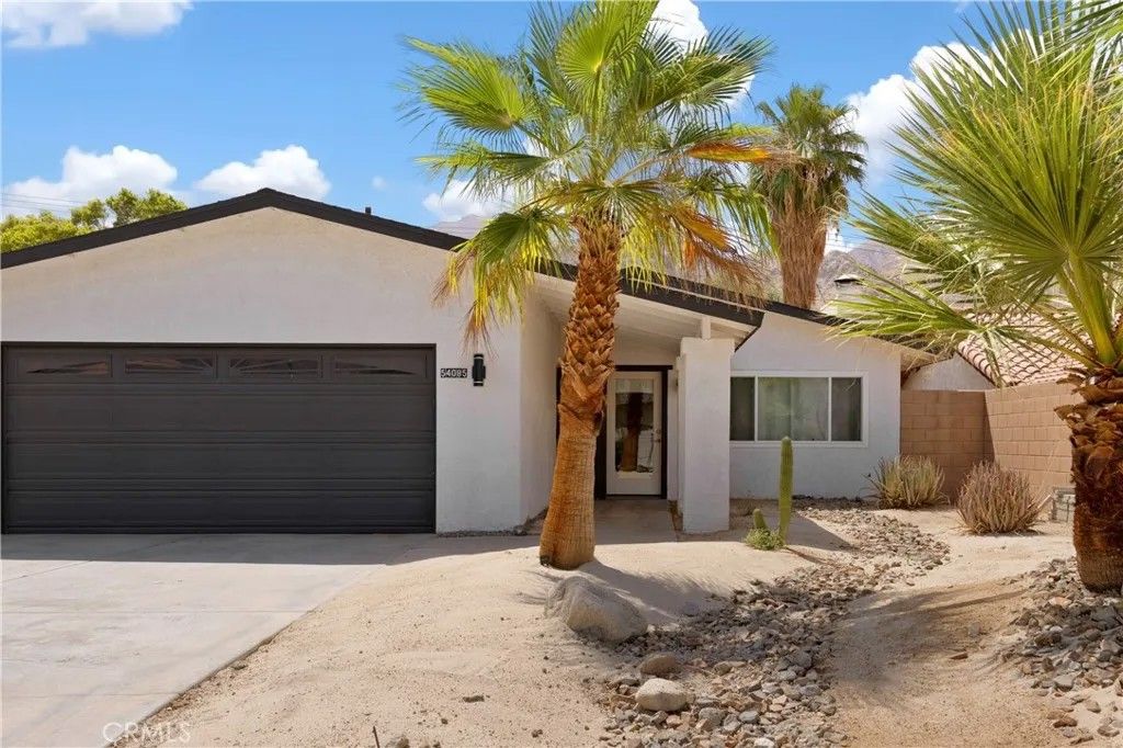 Photo of 54085 Avenida Rubio, La Quinta, CA 92253 (MLS # IG26050139)