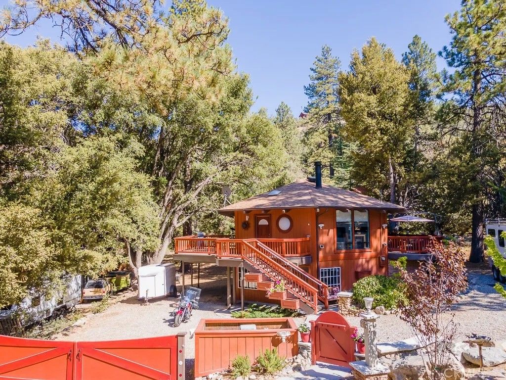 Photo of 1916 Teton Way, Pine Mountain Club, CA 93222 (MLS # OC25247104)