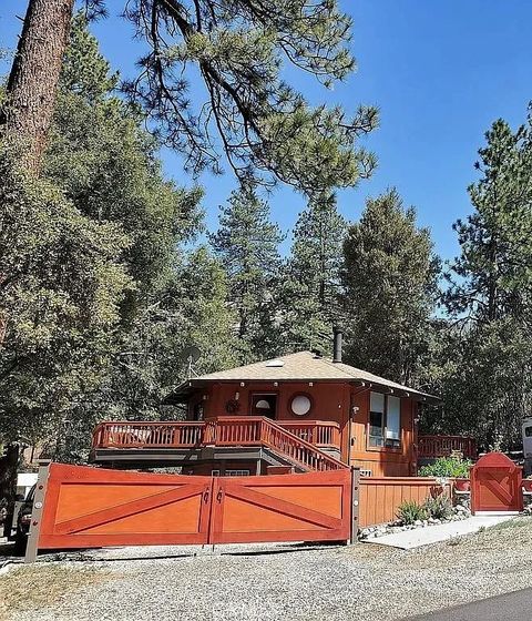 Tiny photo for 1916 Teton Way, Pine Mountain Club, CA 93222 (MLS # OC25247104)