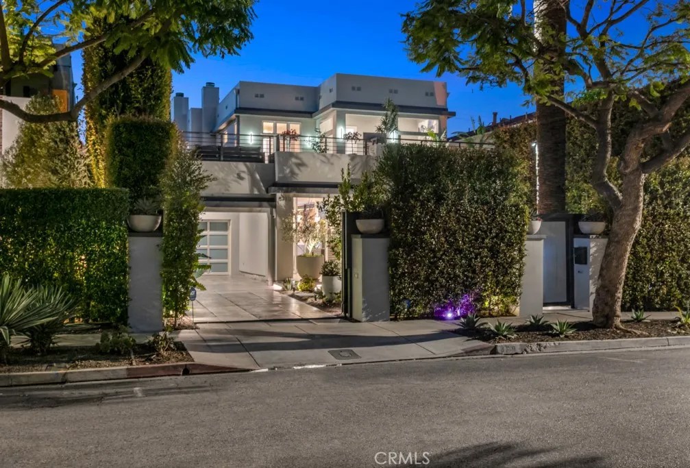 8719 Rosewood