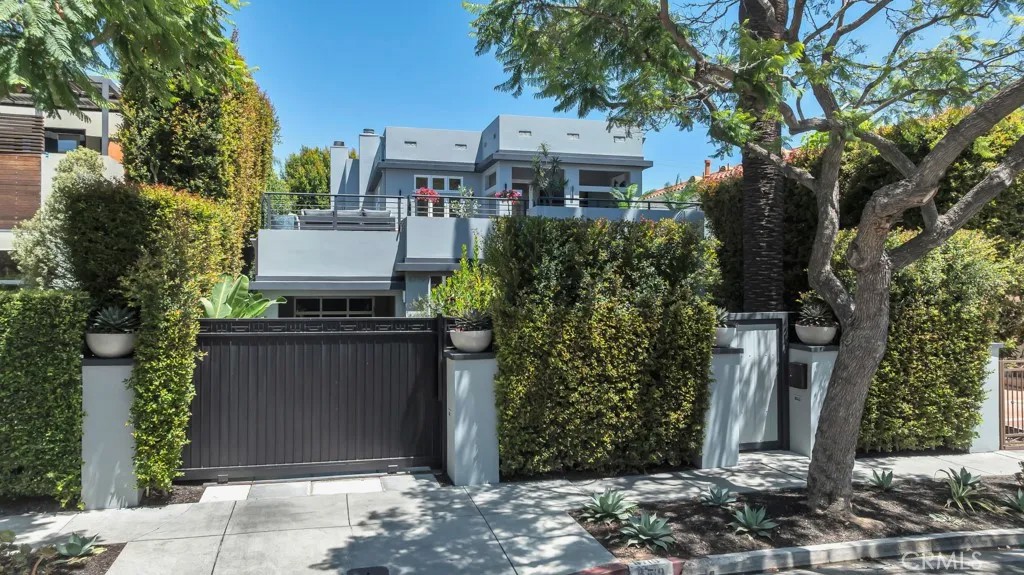 8719 Rosewood