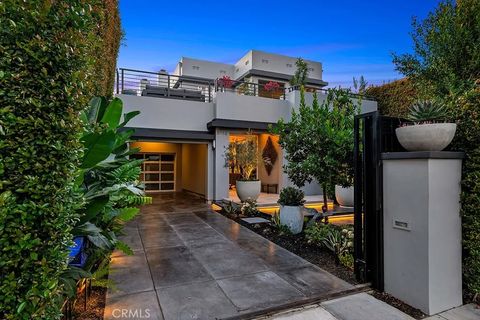 Photo of 8719 Rosewood AVE, West Hollywood, CA 90048 (MLS # SR26150452)